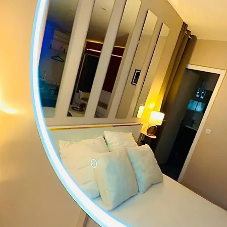 Dubai Privée Avec Espaces Communs Hotel *